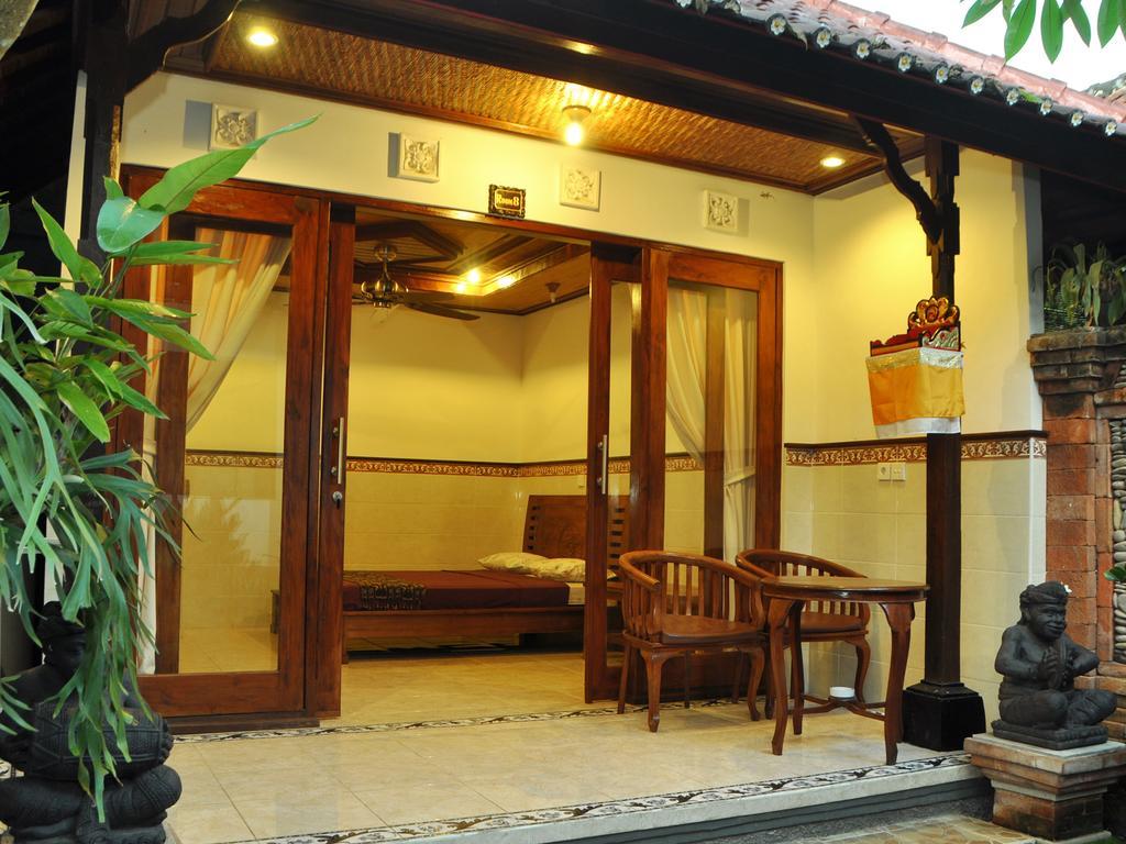 Dewi Antara Homestay أوبود الغرفة الصورة
